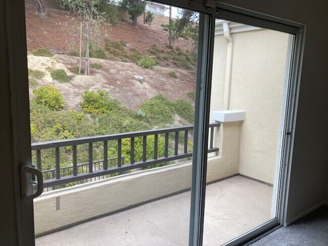 Building Photo - 3 Bedroom 3 Bath Home Located in the gated...