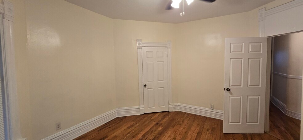 Building Photo - 6323 S Saint Lawrence Ave