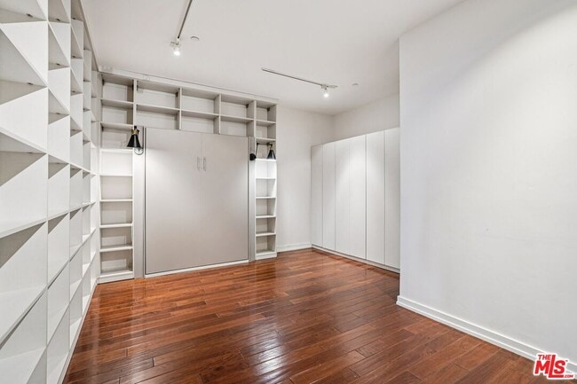 Building Photo - 801 S Grand Ave