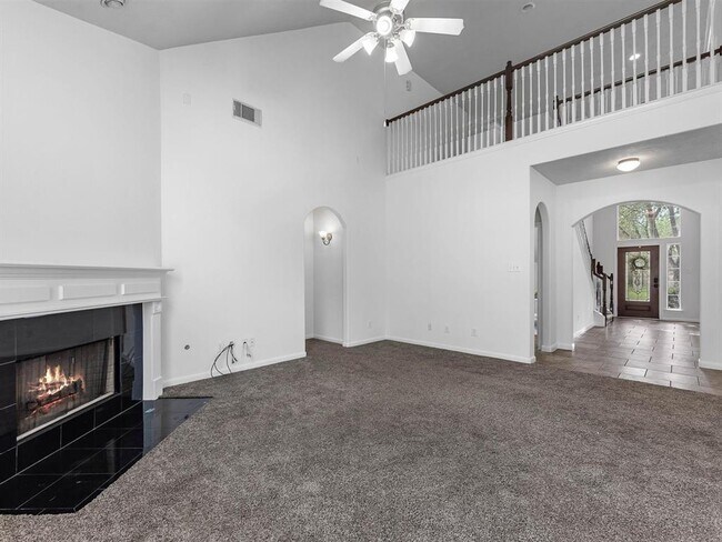 Building Photo - 25553 Oakhurst Forest Dr