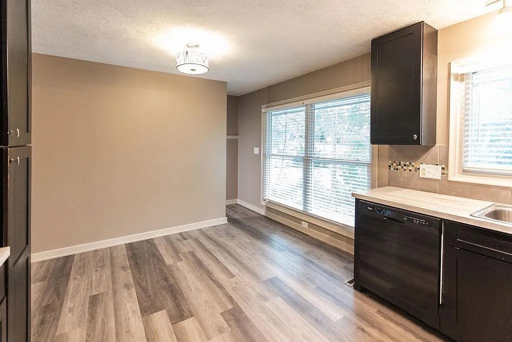 Building Photo - 2535 Saint Thomas Dr