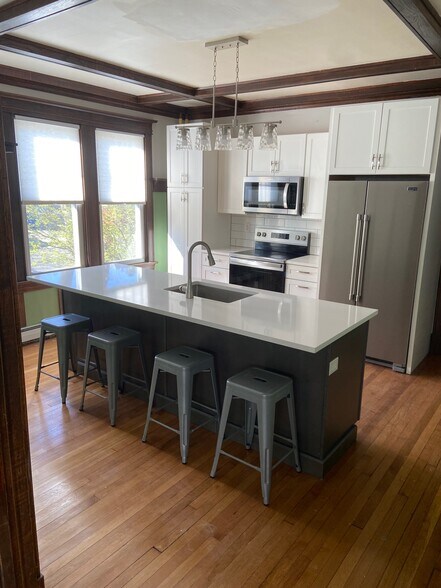 Building Photo - 675 Hudson Ave