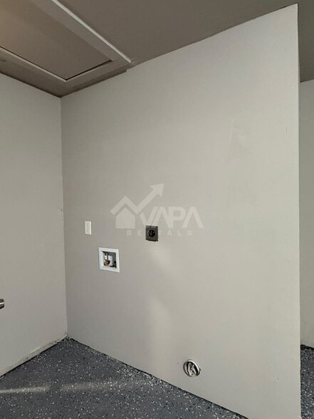 Building Photo - 209 High Oak