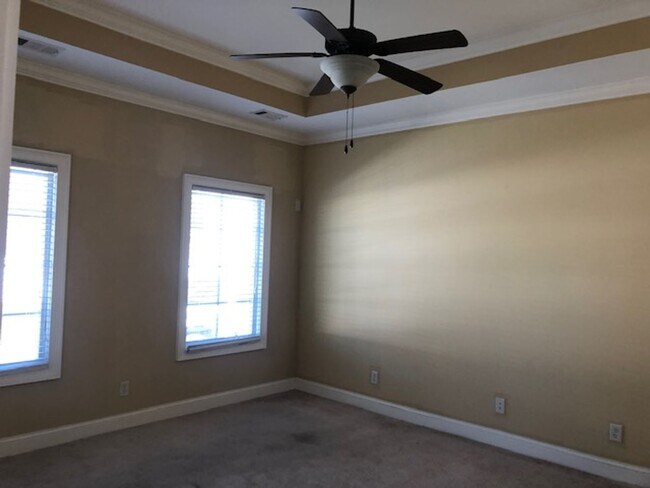 Building Photo - 237 Dogwood Cir