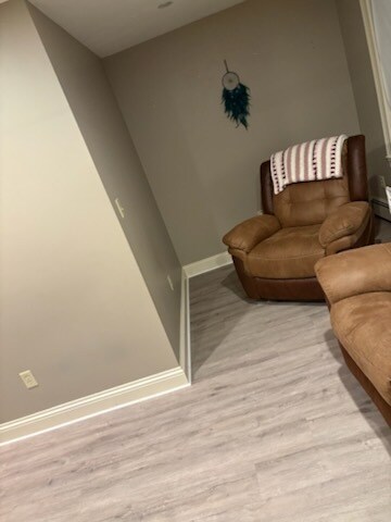 Building Photo - 672 Center St