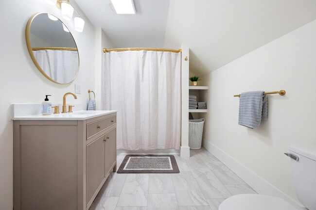 Building Photo - 34 Allen St