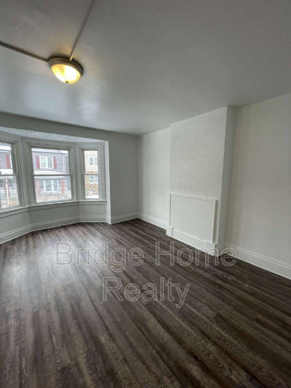 Building Photo - 136 S Spring Ave