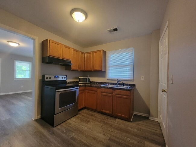 Building Photo - Homes in this area lease quickly — schedule your tour before it’s gone
