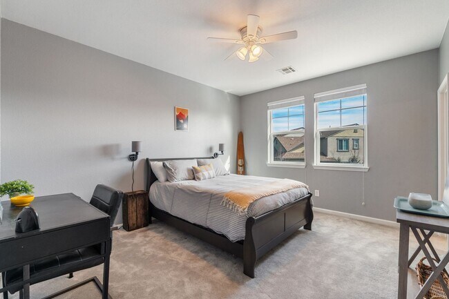 Building Photo - Furnished & Fully Equipped Low Maintenance Town Home (Somersett - Utilities Included)