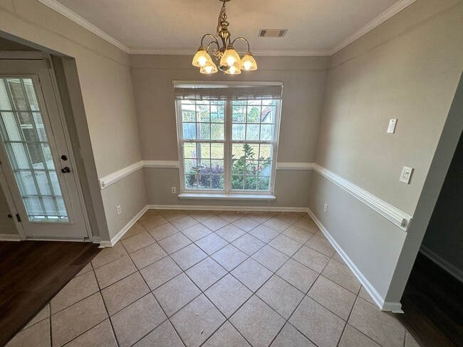 Building Photo - 4 bed 2 bath home with 2 car garage, covered patio, and fenced backyard