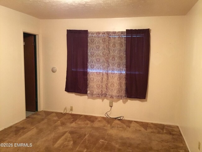 Building Photo - 520 39th Ct E