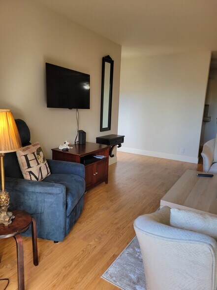 Living Room - 1467 Marchbanks Dr