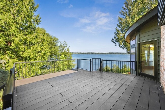 Building Photo - Stunning 3,146 Sq. Ft. Olympia Waterfront ...