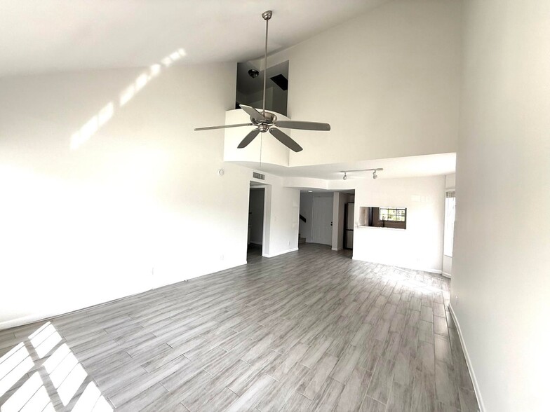 Building Photo - 6307 La Costa Dr