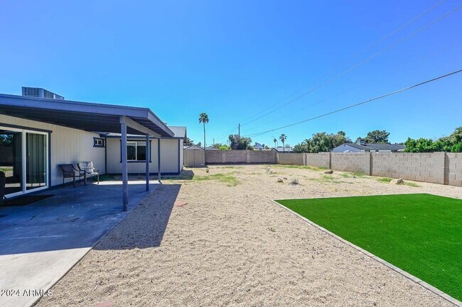 Building Photo - 13052 N 40th Pl