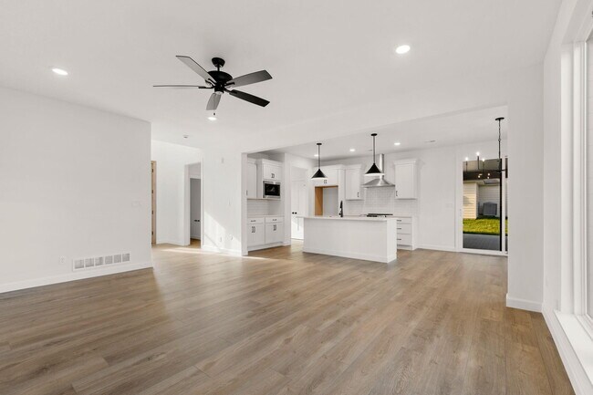 Building Photo - 5663 Ralph Dobbs Way