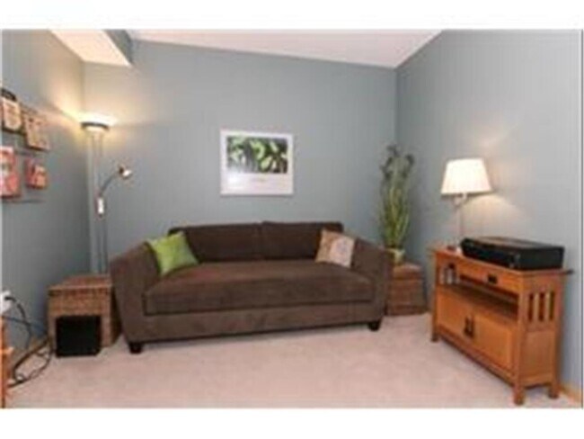 Building Photo - 575 N 1st St