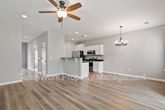 Building Photo - 526 Truman Dr