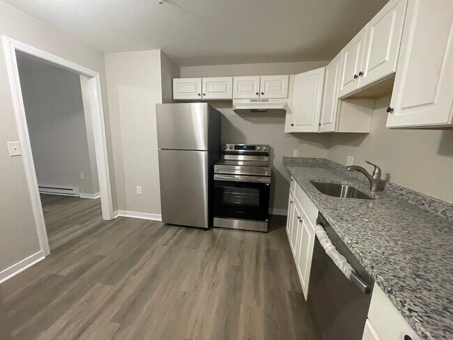 Building Photo - 85 Old Town Rd