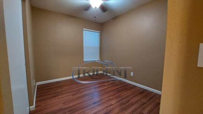 Building Photo - Cozy 2-bedroom 1 bath close to shopping and transportation