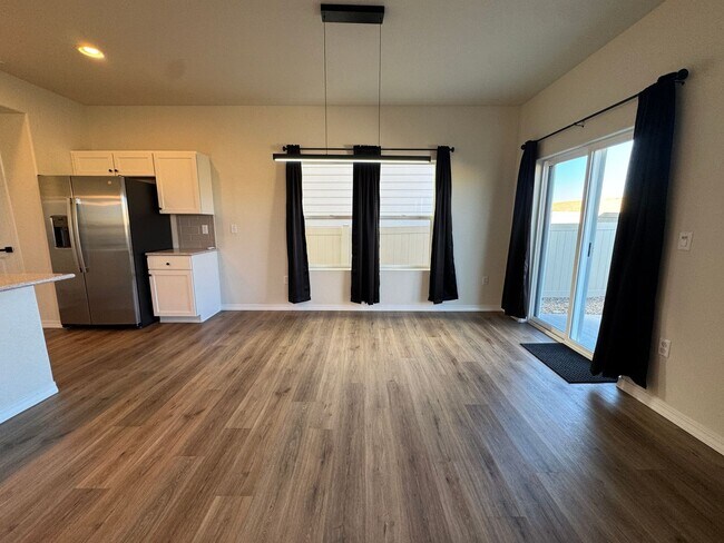 Building Photo - Spacious 3-Bedroom, 3-Bathroom Two-Story Home with Modern Finishes & Fenced Yard