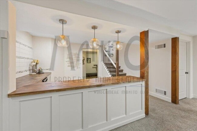 Building Photo - Spacious Trickle Creek Home