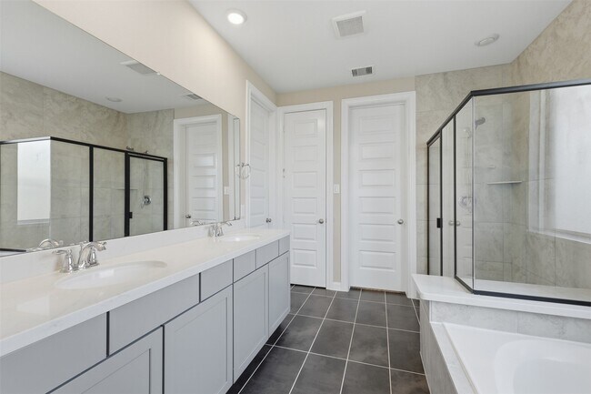 Building Photo - 2207 Silver Canyon Ln