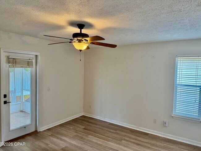 Building Photo - 11710 Seashore Ln