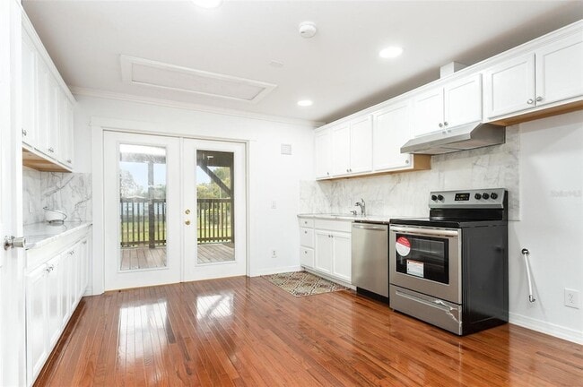 Building Photo - 932 Augusta St