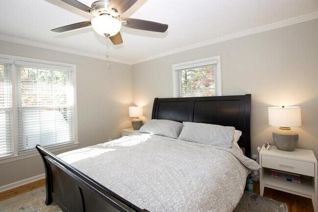 Building Photo - 209 Selkirk Trail