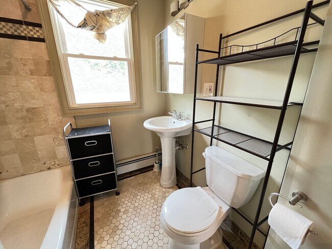 Building Photo - Mansfield Heights | 317-319 Mansfield St.