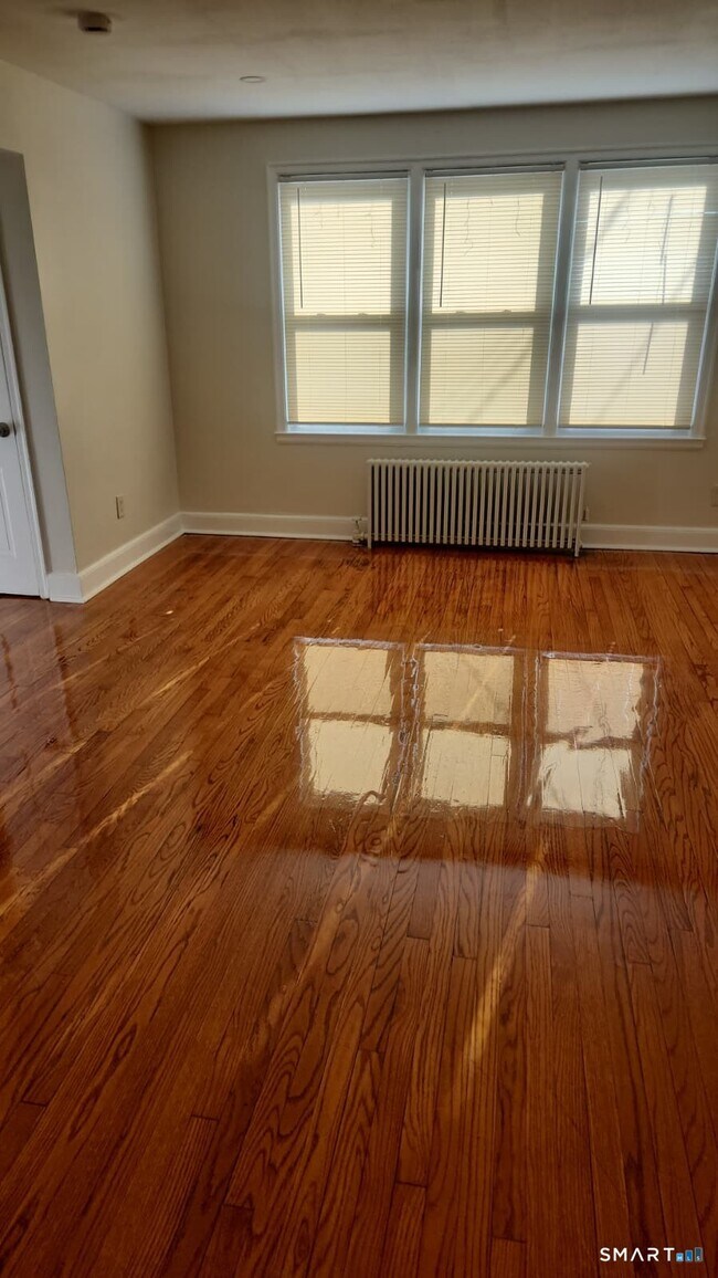 Building Photo - 60 Lincoln Ave