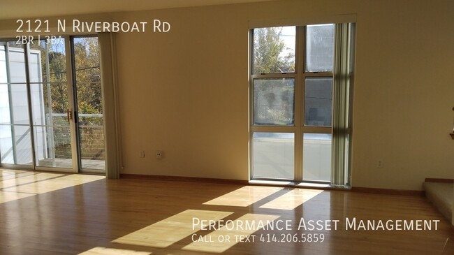 Building Photo - Multi-Level 2BD/2.5BA River Crest Condo