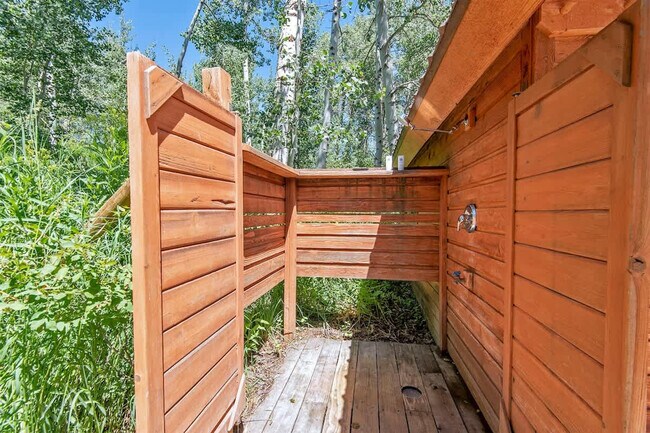 Building Photo - 10570 Rammell Mountain Rd