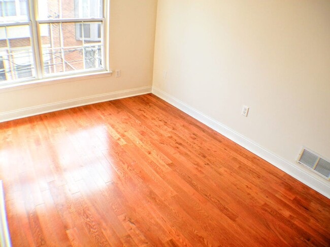 Building Photo - Graduate Hospital Home