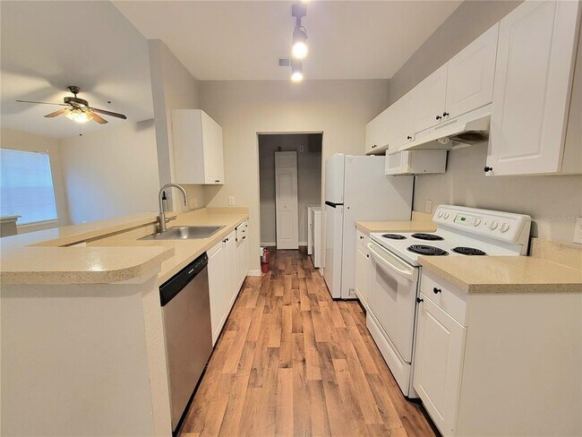 Building Photo - 844 Grand Regency Pointe