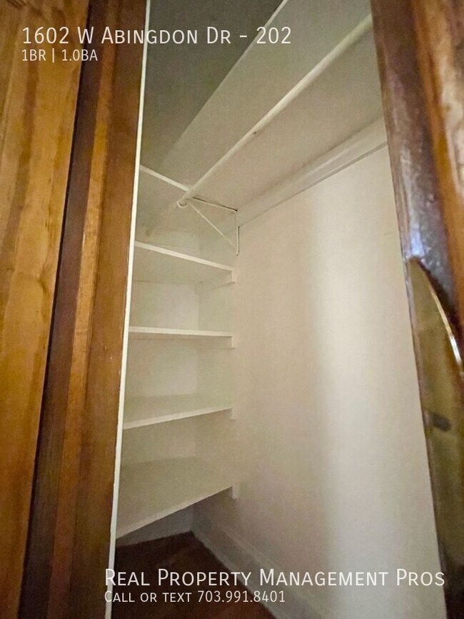 Building Photo - 1602 W Abingdon Dr