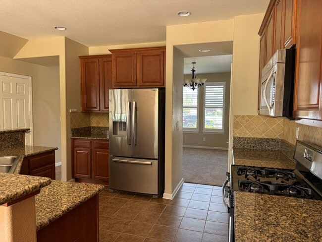 Building Photo - Large Wingfield Springs Home in cul-de-sac...