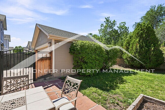 Building Photo - 7978 E Vassar Dr