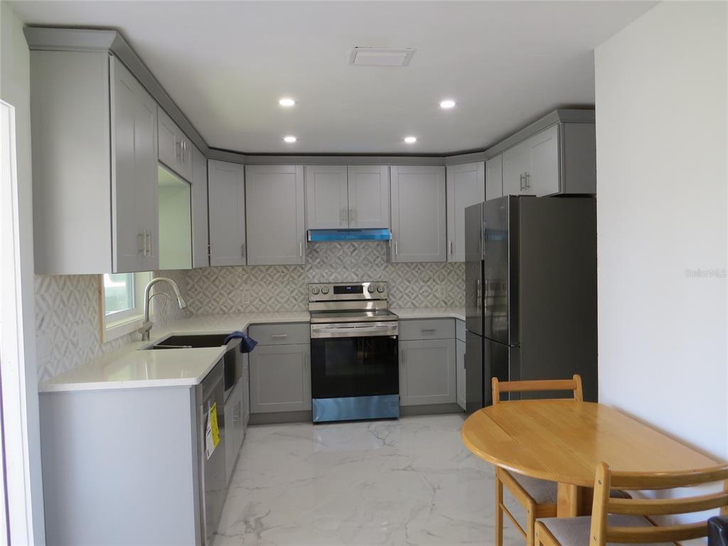 Kitchen - 8010 Hyde Park Ave