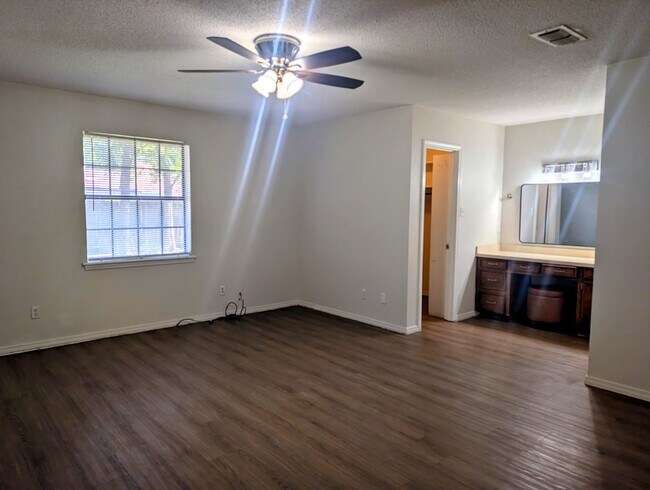 Building Photo - 3008 Brittney Ln