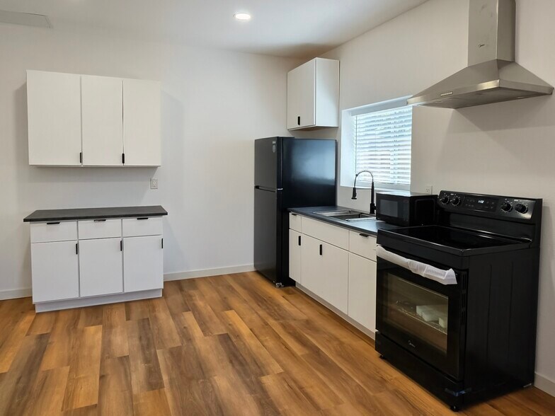 Building Photo - 6824 Le Mans Ave