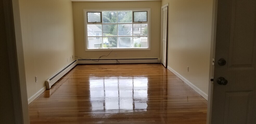 Building Photo - 3 Paris St