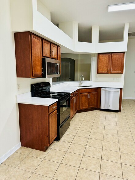 Kitchen - 27325 Edenfield Dr