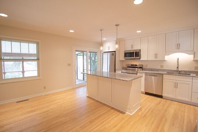 Primary Photo - Beautiful 4 Bedroom House | 126th & Center