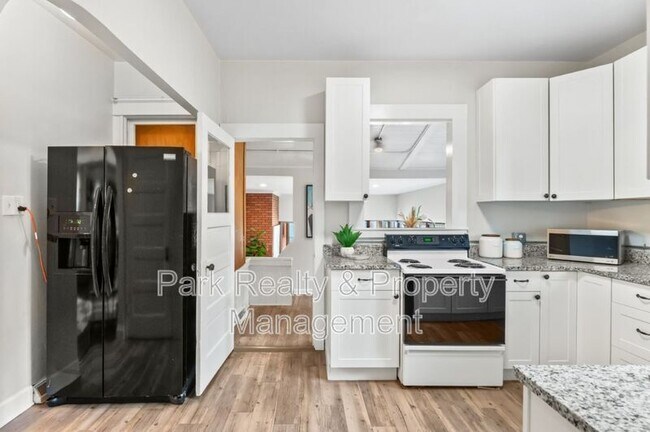 Building Photo - 2742 W Denver Pl