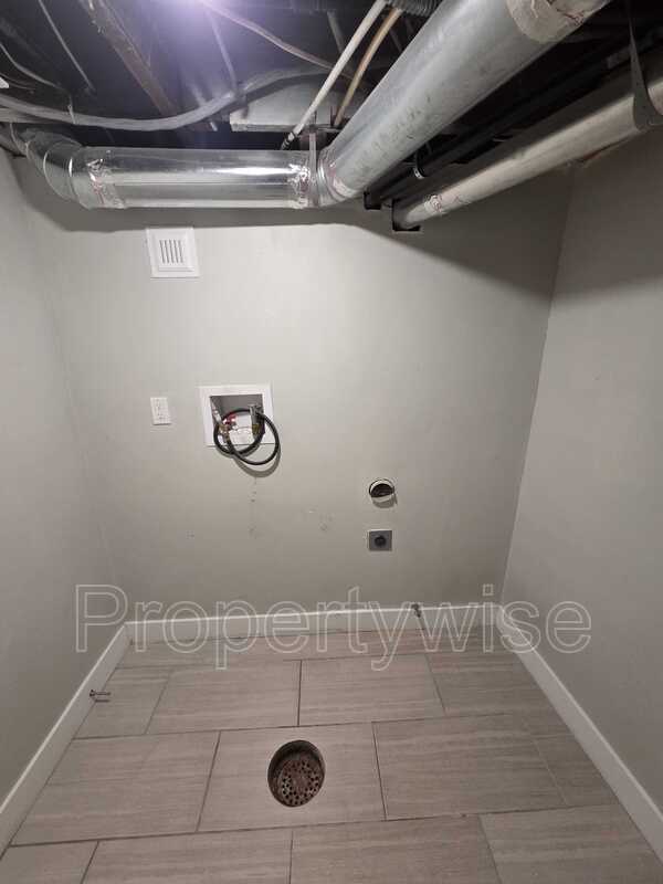 Building Photo - 136 S 900 E