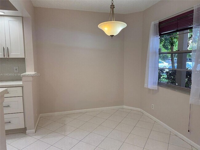 Building Photo - 1601 Abaco Dr