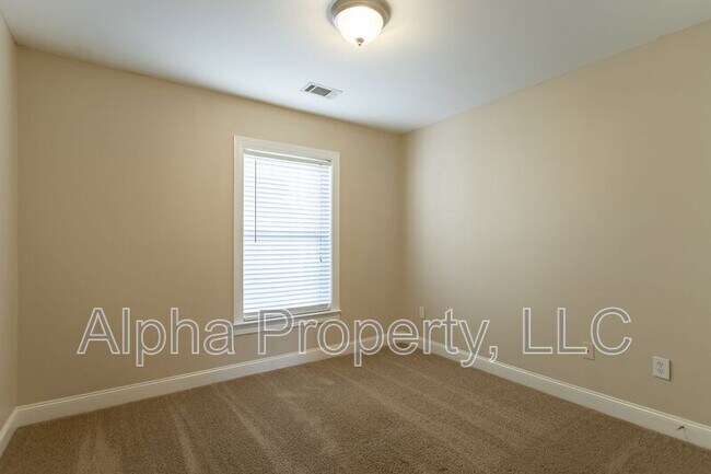 Building Photo - 302 Shallow Dr