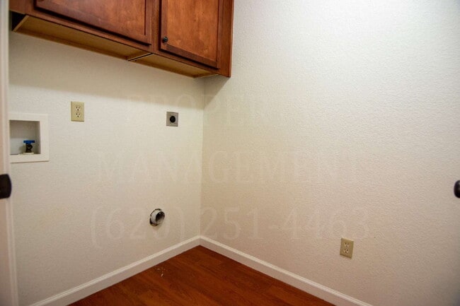 Building Photo - 2 bedroom, 2 bath duplex in Oklahoma